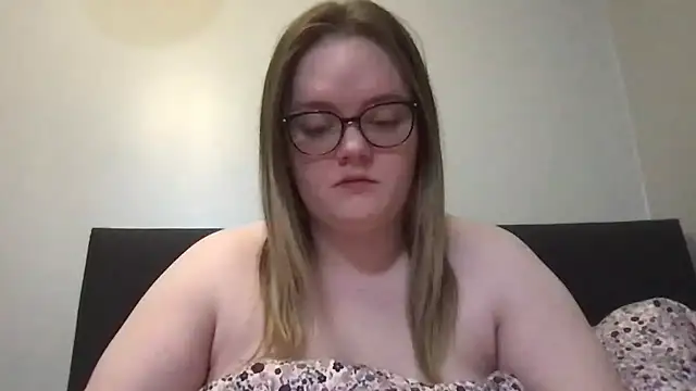 honeyyy24 online show from January 7, 8:47 pm