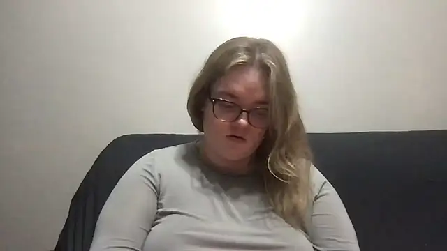 honeyyy24 online show from March 24, 11:05 pm