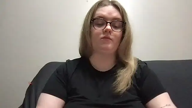 honeyyy24 online show from April 4, 1:28 pm