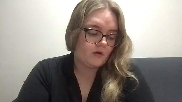 honeyyy24 online show from April 8, 9:16 pm