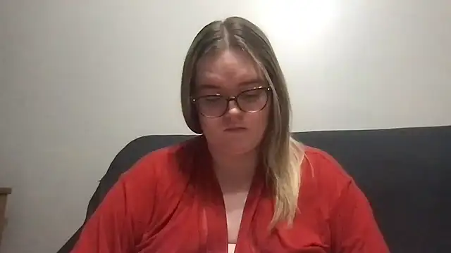 honeyyy24 online show from April 2, 10:49 pm