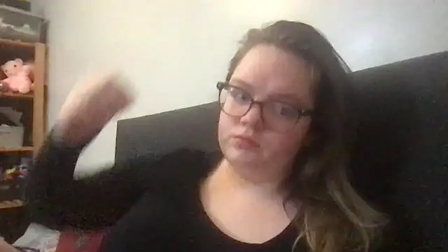 honeyyy24 online show from December 15, 9:20 pm