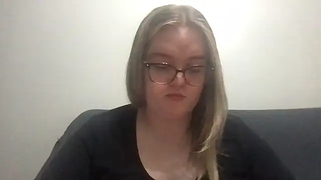 honeyyy24 online show from April 7, 9:38 pm