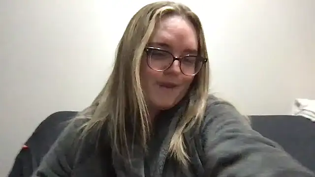 honeyyy24 online show from March 18, 10:21 pm