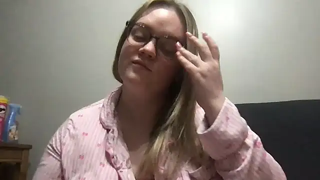 honeyyy24 online show from March 23, 8:08 pm