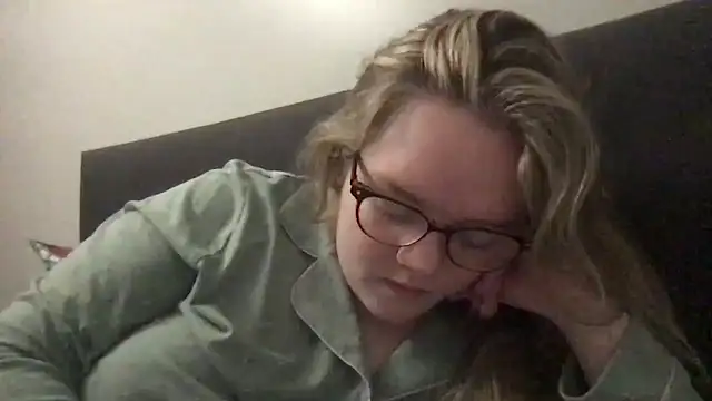 honeyyy24 online show from February 22, 11:28 pm