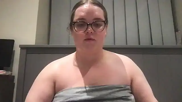 honeyyy24 online show from July 8, 9:59 pm