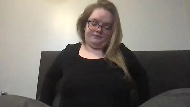 honeyyy24 online show from November 8, 11:19 pm