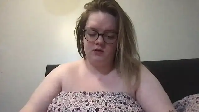 honeyyy24 online show from January 8, 10:38 pm