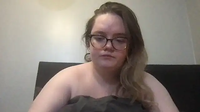 honeyyy24 online show from December 1, 3:35 pm