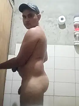 Snapshot of travieso2893 chatting on February 27, 2:14 am travieso2893 online show from February 27, 2:14 am