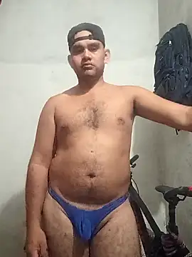 Snapshot of travieso2893 chatting on October 1, 3:00 am travieso2893 online show from October 1, 3:00 am