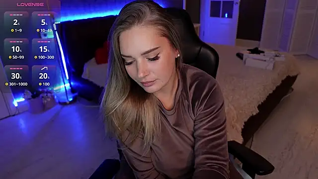 Snapshot of KittiLiza chatting on October 7, 9:49 pm KittiLiza online show from October 7, 9:49 pm