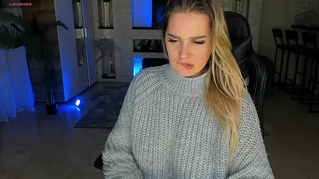 Snapshot of KittiLiza chatting on February 28, 1:58 am KittiLiza online show from February 28, 1:58 am