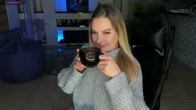 Snapshot of KittiLiza chatting on February 21, 10:26 pm KittiLiza online show from February 21, 10:26 pm