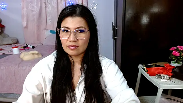 Snapshot of nahomi_star_model chatting on October 28, 3:07 am nahomi star model online show from October 28, 3:07 am