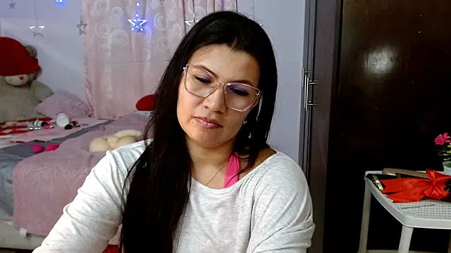 Snapshot of nahomi_star_model chatting on November 2, 3:44 am nahomi star model online show from November 2, 3:44 am