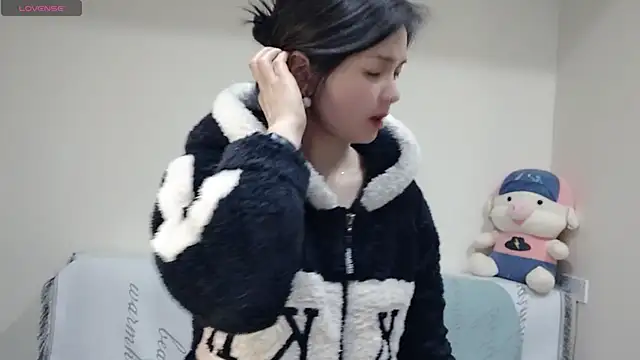 Snapshot of judy522 chatting on March 7, 8:44 pm judy522 online show from March 7, 8:44 pm