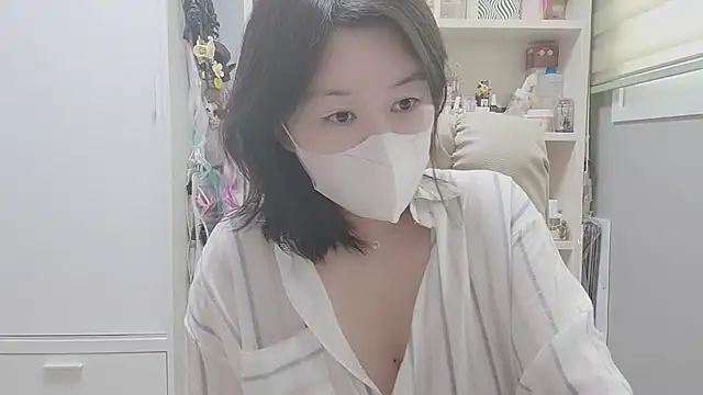 HaNa Kim online show from April 21, 5:47 am