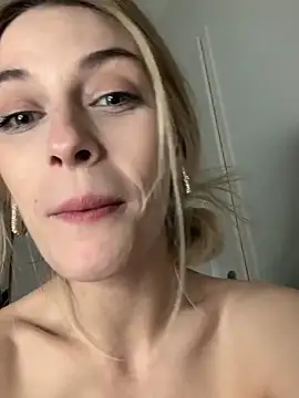 Lolitaxlola online show from March 19, 12:10 am