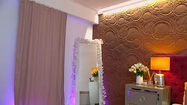 Snapshot of IrisMonn chatting on October 18, 5:20 am IrisMonn online show from October 18, 5:20 am