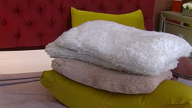 Snapshot of IrisMonn chatting on February 24, 11:43 am IrisMonn online show from February 24, 11:43 am