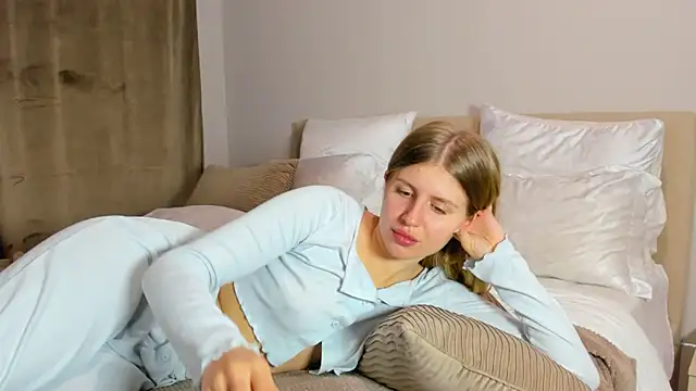 Snapshot of kirraa_ chatting on November 21, 7:35 pm kirraa online show from November 21, 7:35 pm