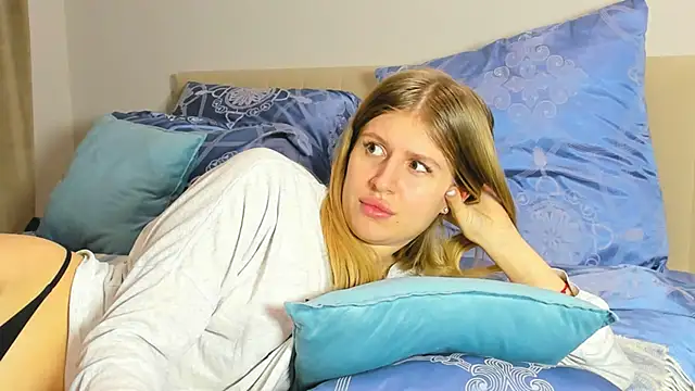 Snapshot of kirraa_ chatting on January 8, 7:42 pm kirraa online show from January 8, 7:42 pm