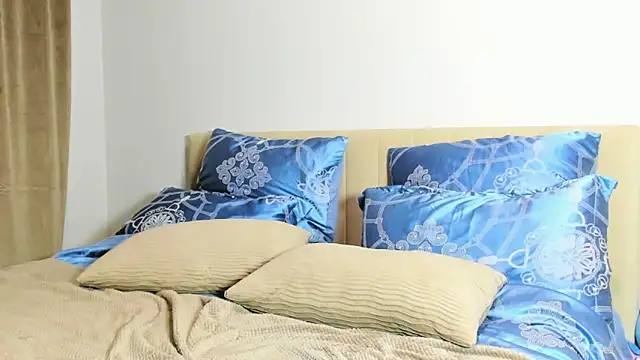 Snapshot of kirraa_ chatting on February 14, 12:22 am kirraa online show from February 14, 12:22 am