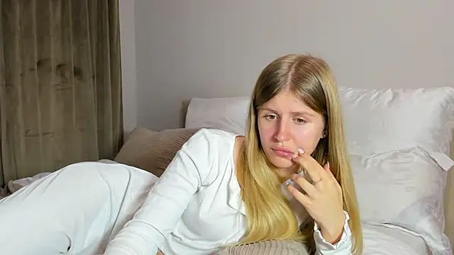 Snapshot of kirraa_ chatting on November 23, 7:13 pm kirraa online show from November 23, 7:13 pm