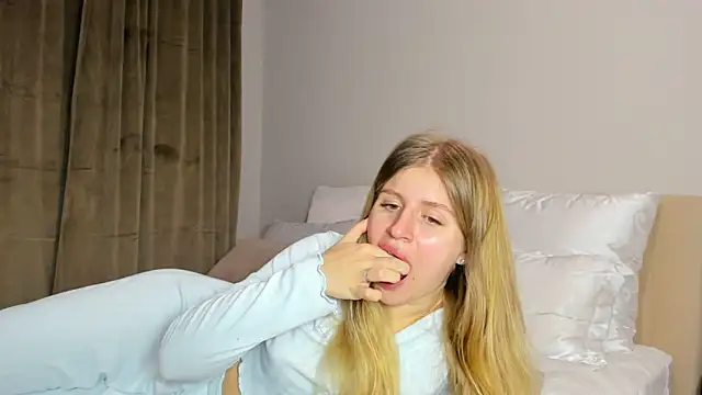 Snapshot of kirraa_ chatting on November 13, 8:35 pm kirraa online show from November 13, 8:35 pm