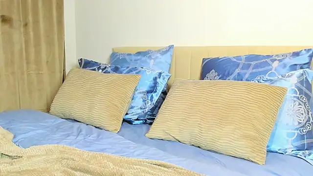 Snapshot of kirraa_ chatting on February 9, 7:12 pm kirraa online show from February 9, 7:12 pm