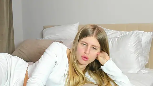 Snapshot of kirraa_ chatting on February 2, 7:57 pm kirraa online show from February 2, 7:57 pm