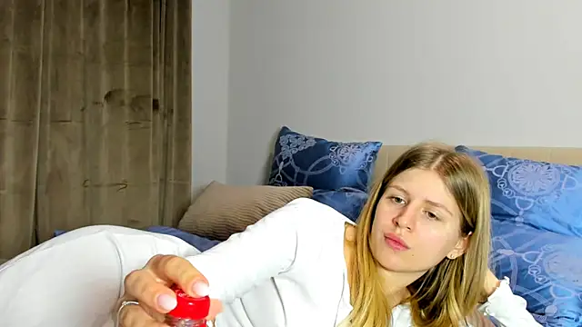 Snapshot of kirraa_ chatting on December 3, 2:49 pm kirraa online show from December 3, 2:49 pm