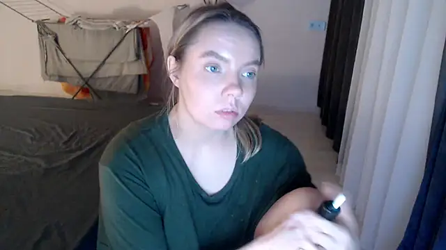 Snapshot of PolinaXXXJones chatting on February 4, 9:31 pm PolinaXXXJones online show from February 4, 9:31 pm