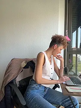 lavaldez online show from April 10, 11:06 am