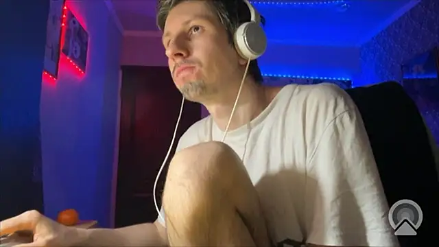 Snapshot of Aki-Laky chatting on March 2, 10:38 pm Aki-Laky online show from March 2, 10:38 pm