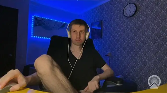 Aki-Laky online show from April 13, 7:29 pm