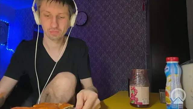 Snapshot of Aki-Laky chatting on January 15, 7:39 pm Aki-Laky online show from January 15, 7:39 pm