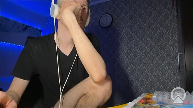 Aki-Laky online show from March 12, 7:07 pm