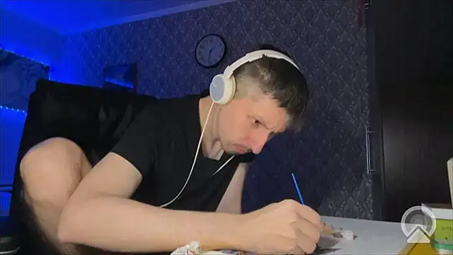 Snapshot of Aki-Laky chatting on December 18, 8:34 pm Aki-Laky online show from December 18, 8:34 pm