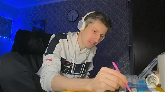 Snapshot of Aki-Laky chatting on February 22, 8:32 pm Aki-Laky online show from February 22, 8:32 pm