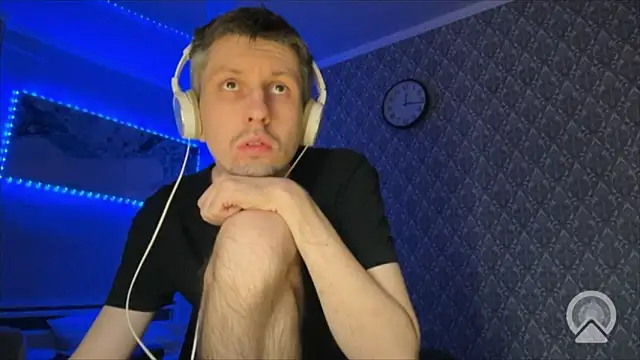 Snapshot of Aki-Laky chatting on December 16, 7:18 pm Aki-Laky online show from December 16, 7:18 pm