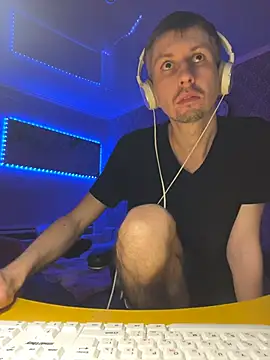 Aki-Laky online show from December 3, 7:13 pm