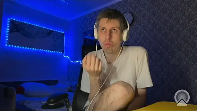 Aki-Laky online show from April 5, 8:26 pm