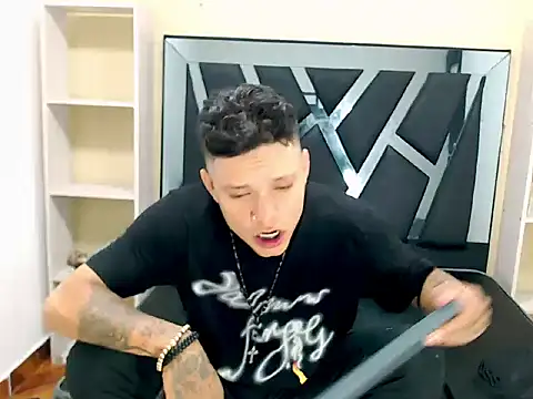 Oliver Ovii online show from March 7, 2:29 am