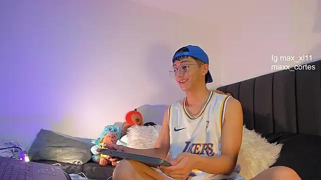 maxx cortes online show from February 19, 1:29 am