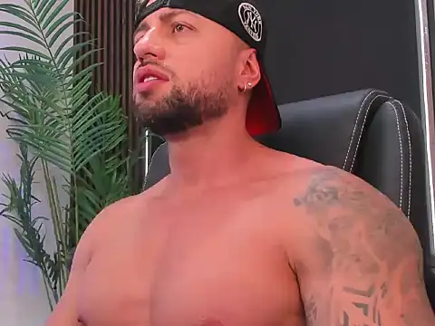 OwenMaximus814 online show from April 12, 6:55 pm