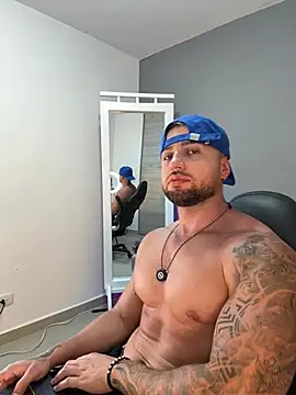 OwenMaximus814 online show from April 4, 6:03 pm