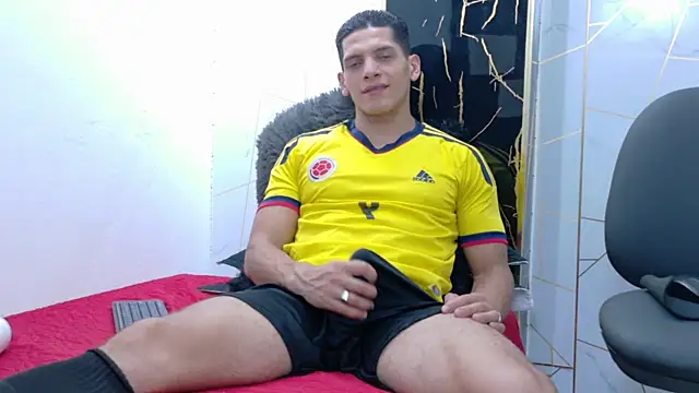 Snapshot of Steven_x94 chatting on June 17, 7:46 pm Steven x94 online show from June 17, 7:46 pm